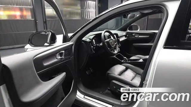Вольво XC40 XC40 Recharge Twin Ultimate — Фото автомобиля 2