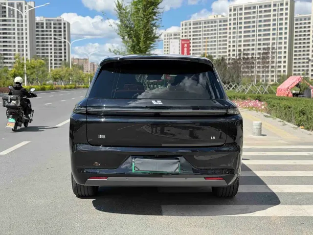 Li Auto L8 — Фото автомобиля 3