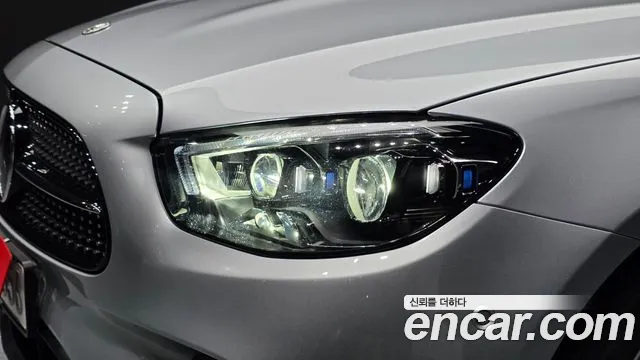 Mercedes-Benz E-Class — Фото автомобиля 20
