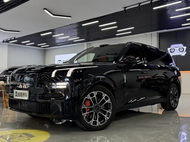Фотография автомобиля — Lynk & Co 900