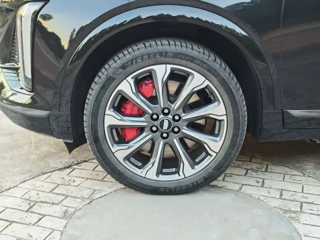 Cadillac XT5 — Фото автомобиля 11