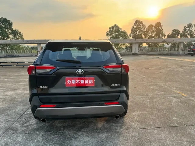 Toyota RAV4 — Фото автомобиля 5