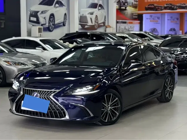 Фотография автомобиля — Lexus ES