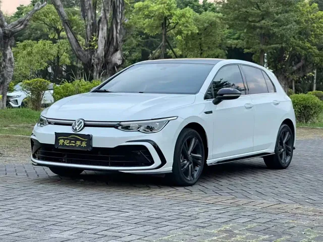 Фотография автомобиля — Volkswagen Golf