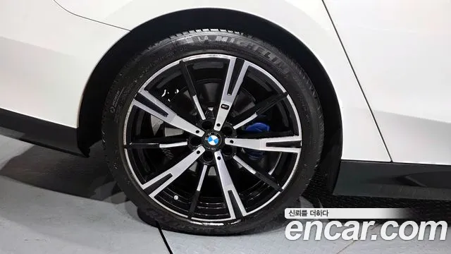 BMW 5-Series 5 серия (G60) 530i xDrive M Sport — Фото автомобиля 4