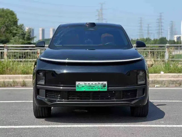 Li Auto L8 — Фото автомобиля 2