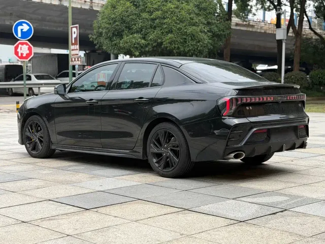 Lynk & Co 03 — Фото автомобиля 9