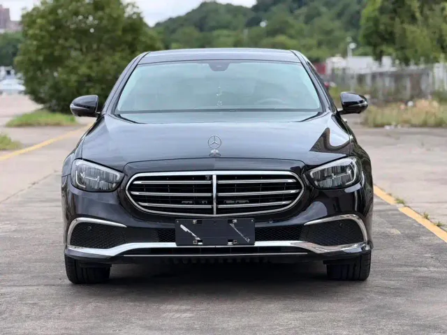 Фотография автомобиля — Mercedes-Benz E-Class