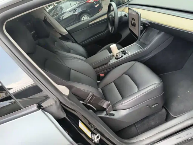 Tesla Model Y — Фото автомобиля 24