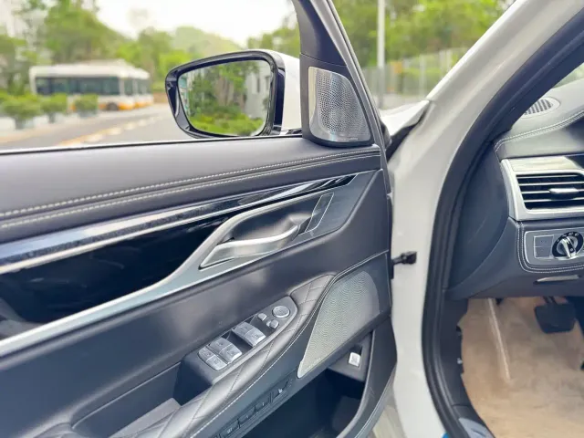 BMW 7 Series — Фото автомобиля 11