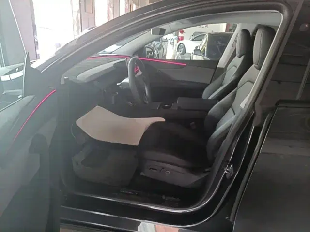 Tesla Model Y — Фото автомобиля 15