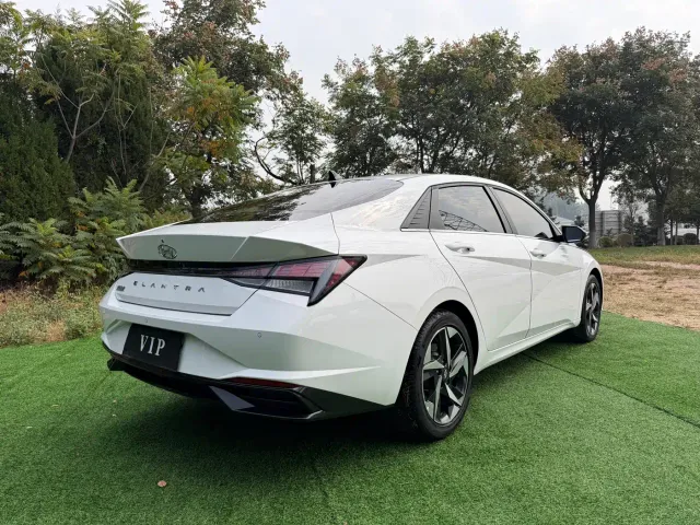 Hyundai Elantra — Фото автомобиля 6