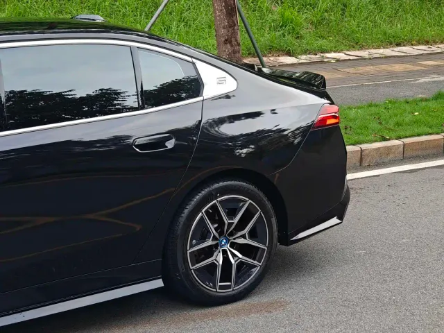 BMW i5 — Фото автомобиля 21