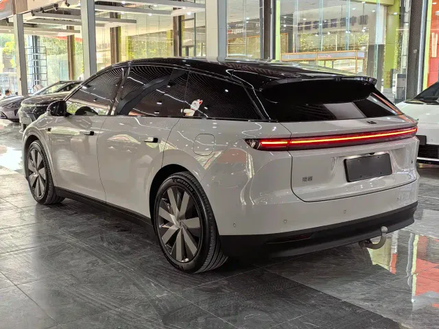 Li Auto i6 — Фото автомобиля 6