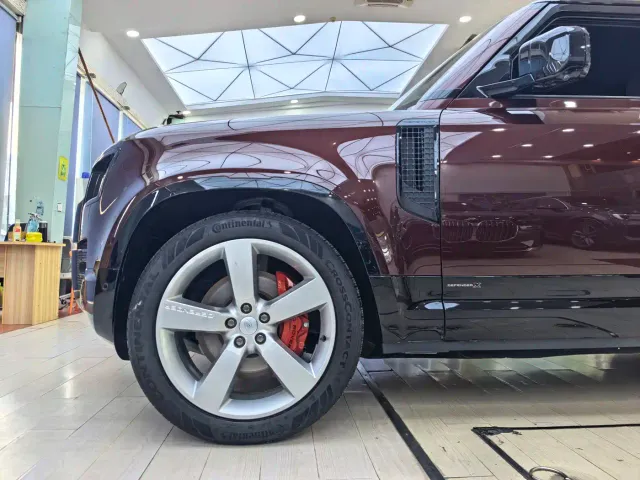 Land Rover Defender — Фото автомобиля 14