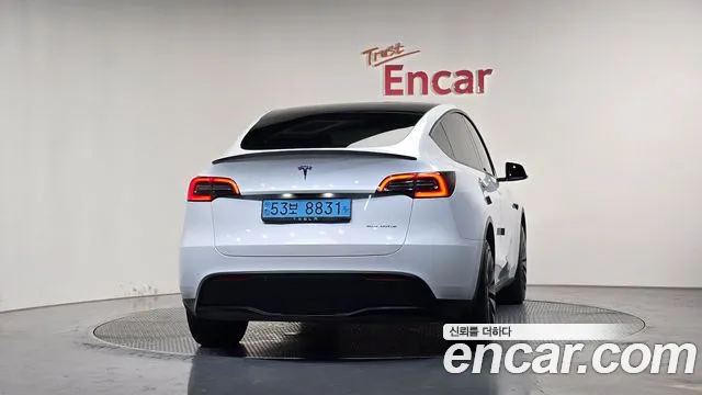 Tesla Model Y — Фото автомобиля 4