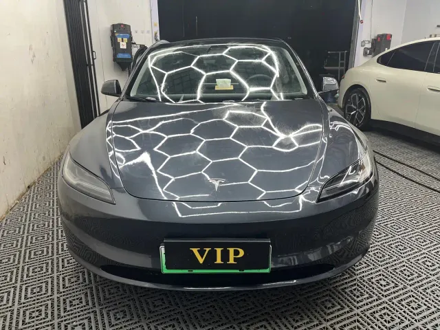 Фотография автомобиля — Tesla Model 3