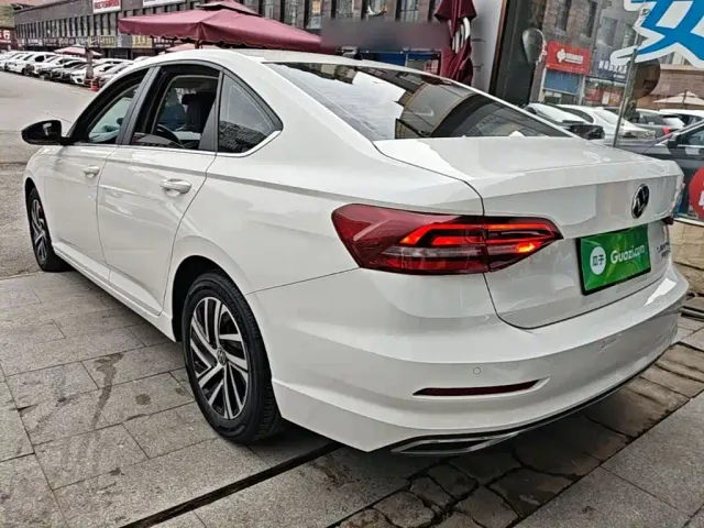 Volkswagen Lavida — Фото автомобиля 4