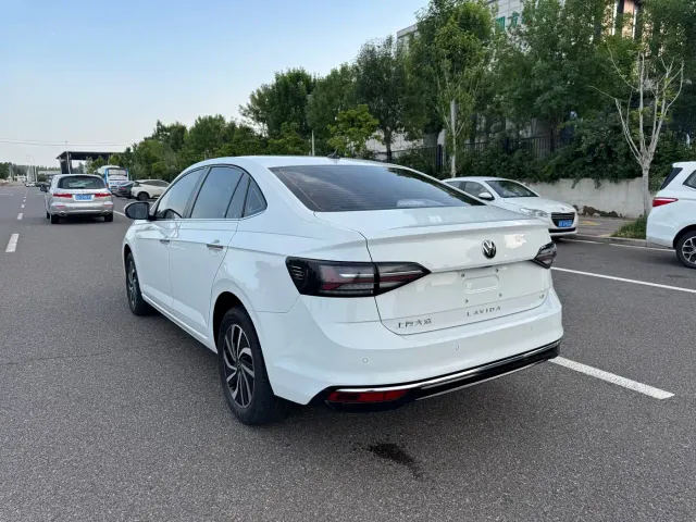 Volkswagen Lavida — Фото автомобиля 5