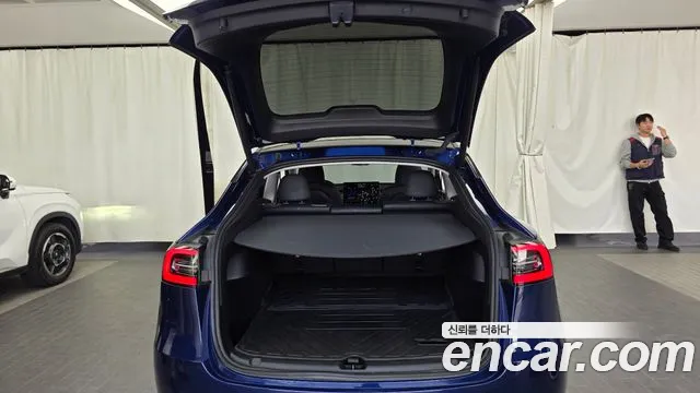 Tesla Model Y — Фото автомобиля 26