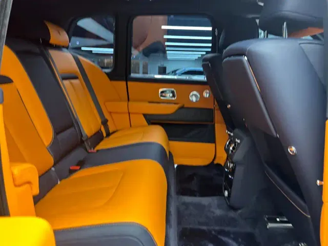 Rolls-Royce Cullinan — Фото автомобиля 23