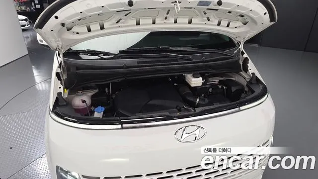 Фотография автомобиля — Hyundai Staria