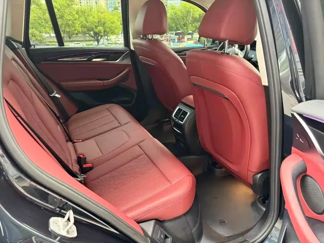BMW iX3 — Фото автомобиля 9