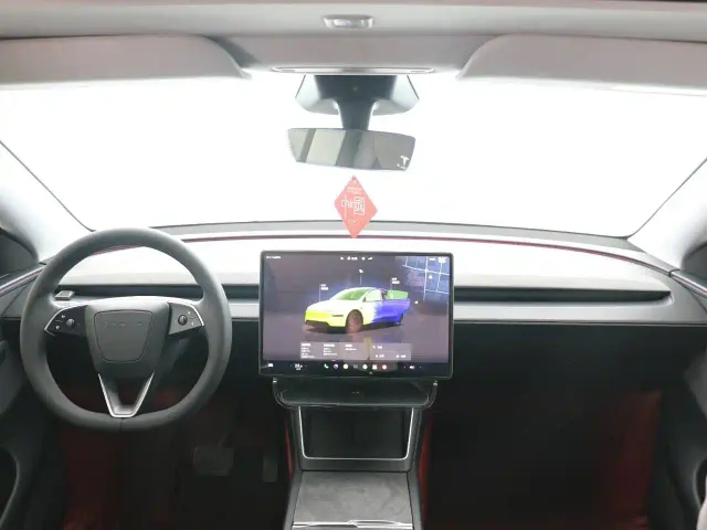 Tesla Model Y — Фото автомобиля 14