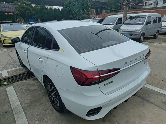 Roewe i5 — Фото автомобиля 4