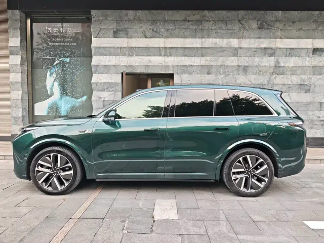 Li Auto L8 — Фото автомобиля 22