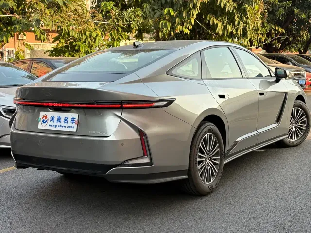 Lexus ES — Фото автомобиля 5