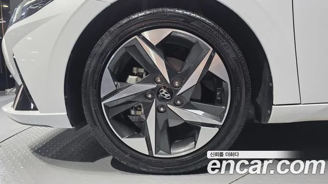 Hyundai AVANTE Avante (CN7) — Фото автомобиля 5