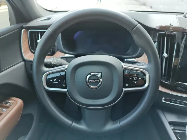 Volvo XC60 — Фото автомобиля 14