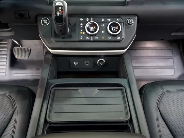 Land Rover Defender — Фото автомобиля 15