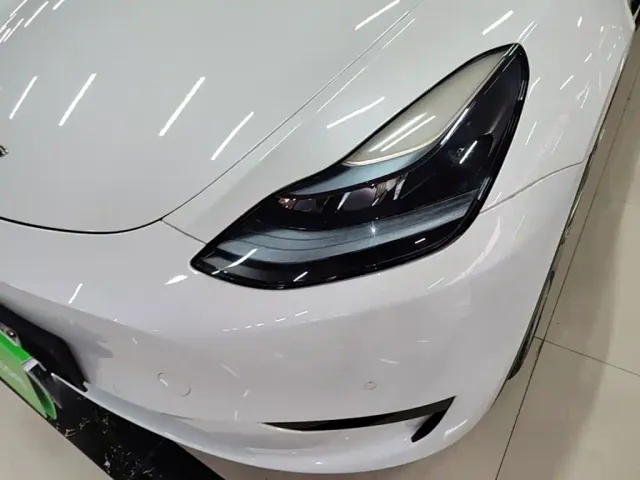 Tesla Model Y — Фото автомобиля 23