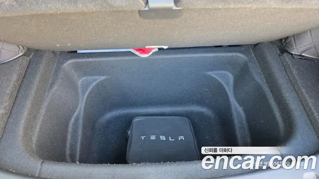 Tesla Model Y — Фото автомобиля 17