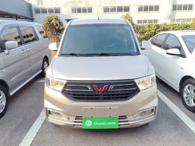 Wuling Hongguang V — Фото автомобиля 2
