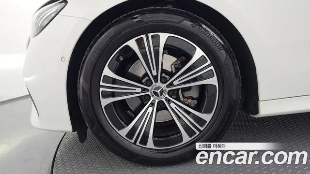 Mercedes-Benz E-Class — Фото автомобиля 5