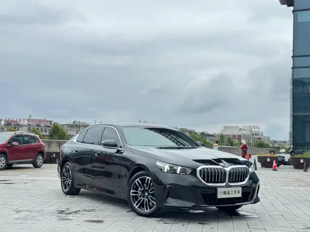 BMW 5 Series — Фото автомобиля 3
