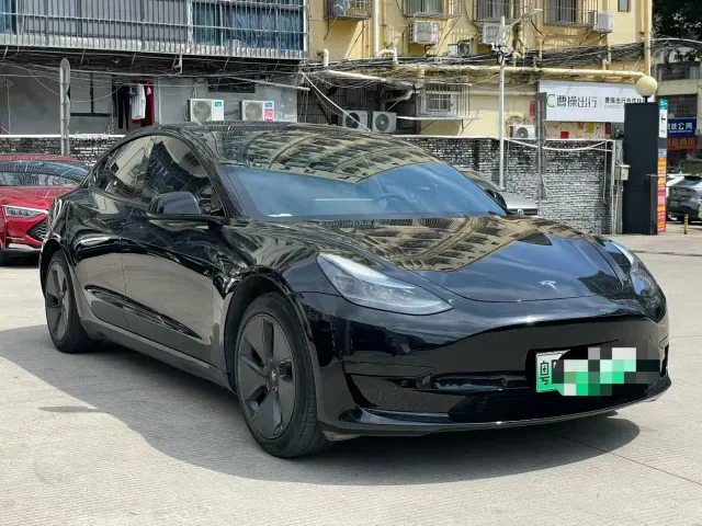 Tesla Model 3 — Фото автомобиля 3
