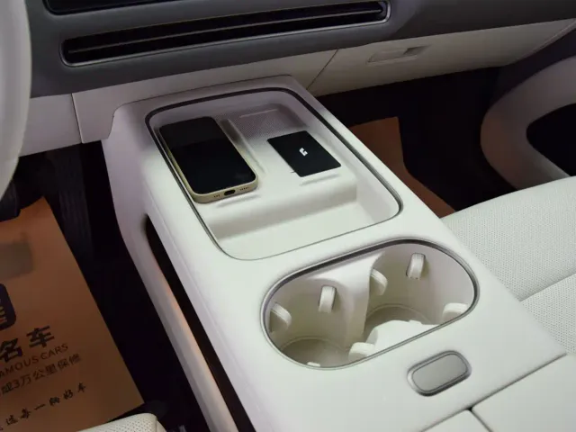 Li Auto i6 — Фото автомобиля 17