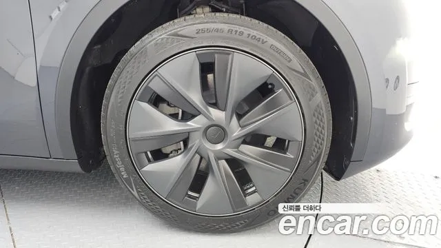 Tesla Model Y — Фото автомобиля 20