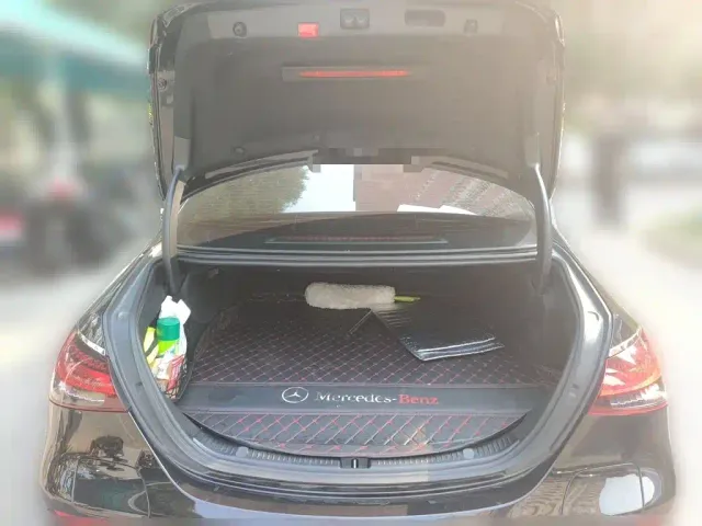 Mercedes-Benz E-Class — Фото автомобиля 20
