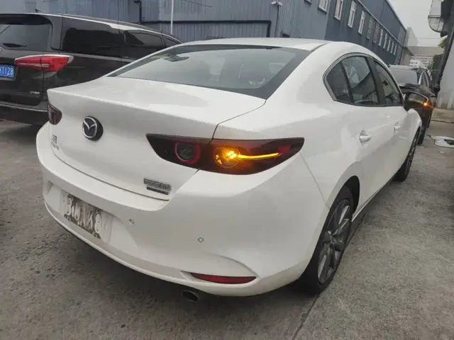 Mazda Axela — Фото автомобиля 6