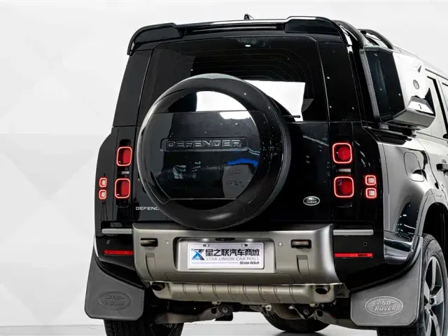Land Rover Defender — Фото автомобиля 8