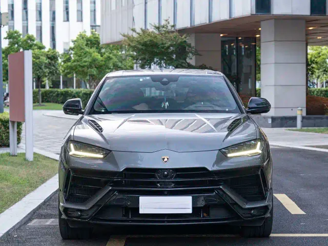Lamborghini Urus — Фото автомобиля 2