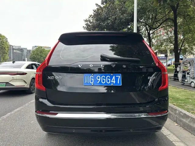Volvo XC90 — Фото автомобиля 7