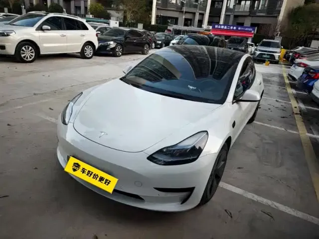 Фотография автомобиля — Tesla Model 3