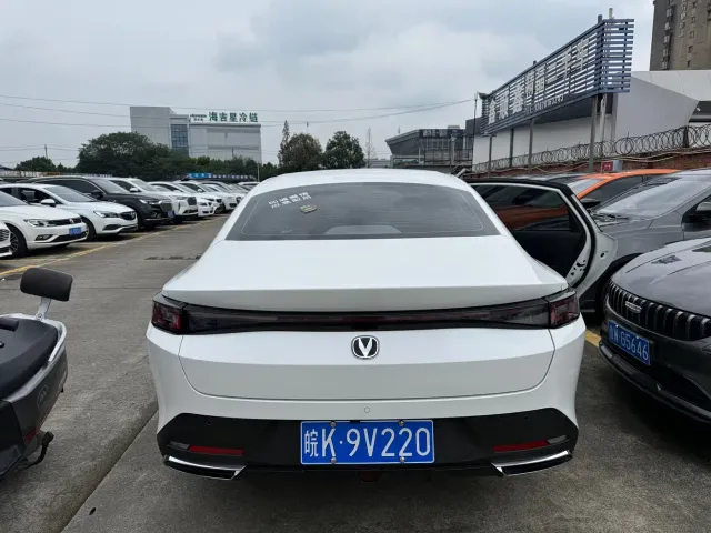 Changan Eado — Фото автомобиля 12