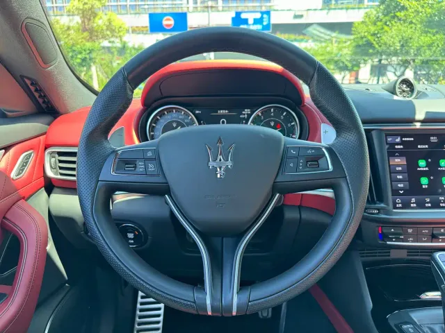 Maserati Levante — Фото автомобиля 9